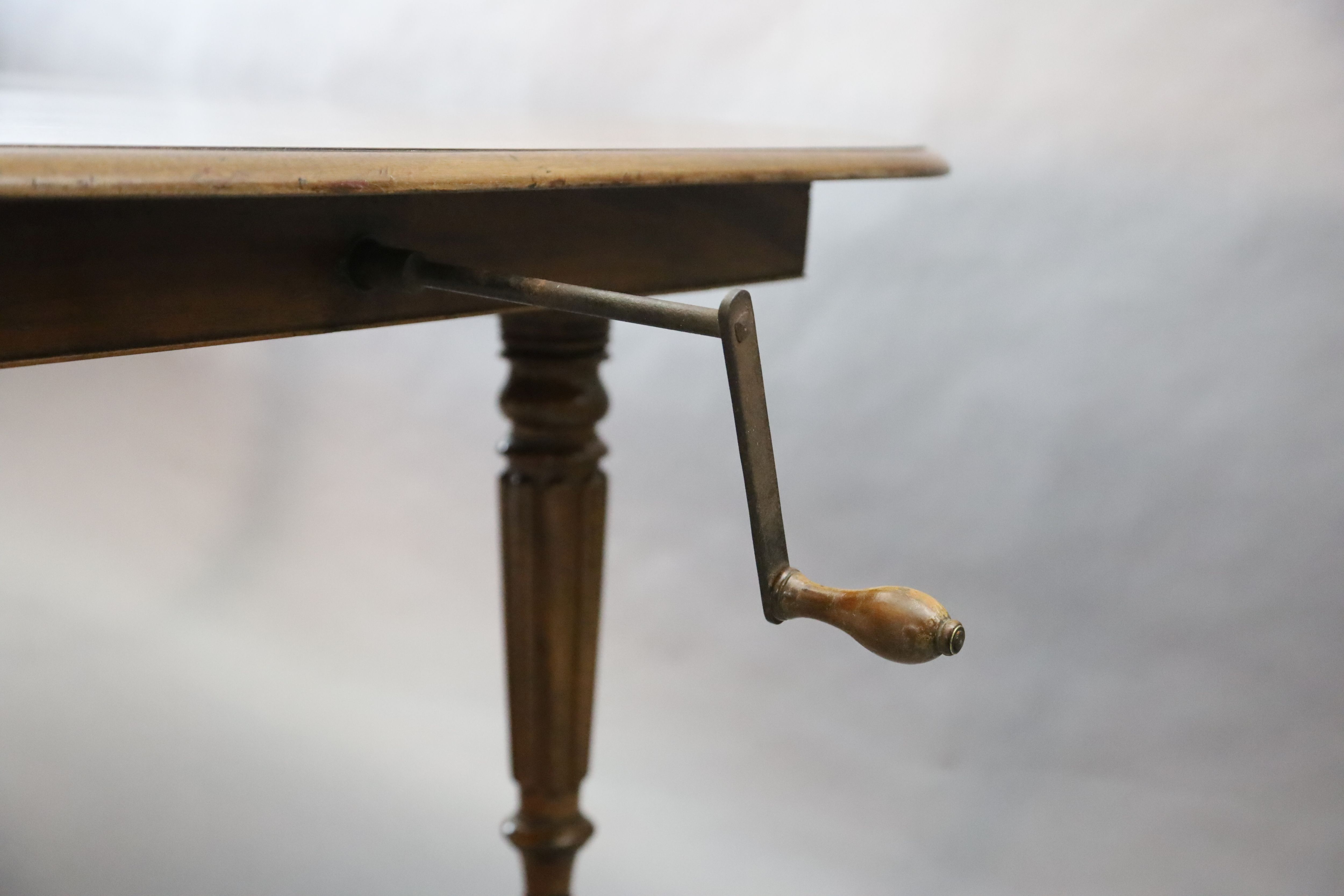 A Victorian mahogany extending dining table, W.4ft 3.5in H.2ft 5in. L.4ft extends to 9ft 1in.